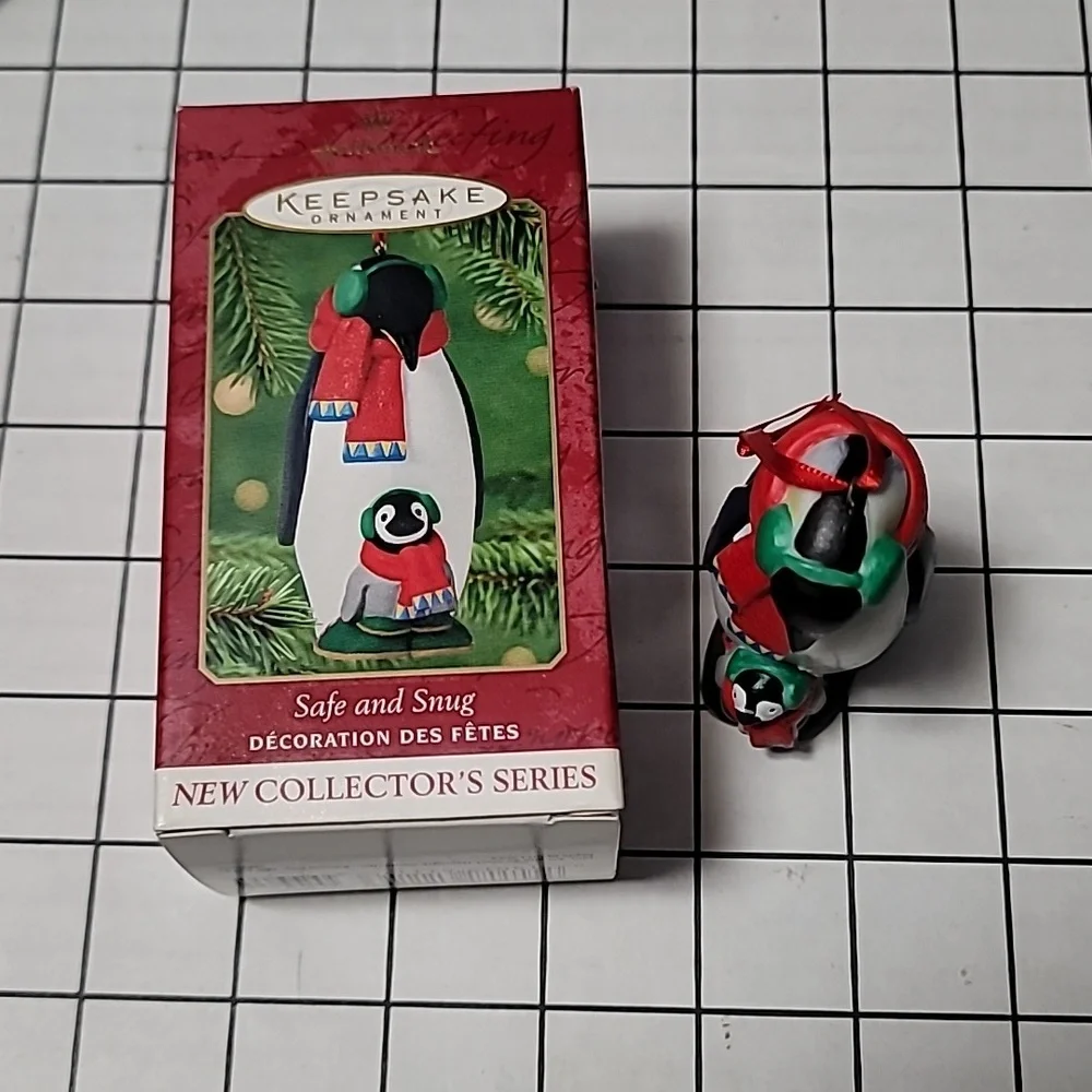 Vintage 2001 Hallmark Keepsake‎ Ornament Safe and Snug Ornament